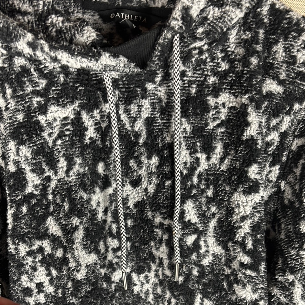 Athleta > Black and White Patterned Sherpa Thumb Hole Hoodie Sweatshirt Medium - Picture 4 of 10